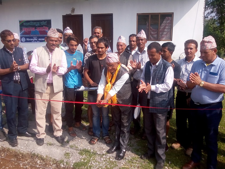 हेमजाको जैसीचौर खेल मैदानमा ब्याडमिन्टन कोर्ट निर्माण