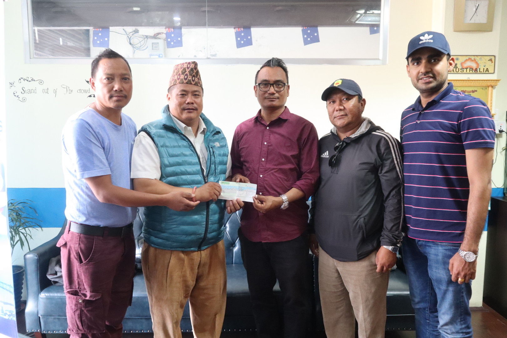 अष्ट्रेलियामा सम्पन्न दोश्रो सहारा कपबाट संकलित रकम सहारा क्लव पोखरालाई हस्तान्तरण