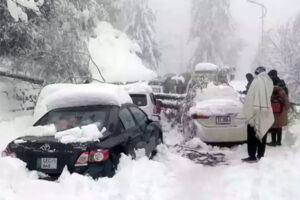 उत्तरी पाकिस्तानमा हिमपातमा परेर कम्तिमा २१ जनाको मृत्यु, बन्दुकधारीद्वारा नाइजेरियामा करीब २०० जनाको हत्या