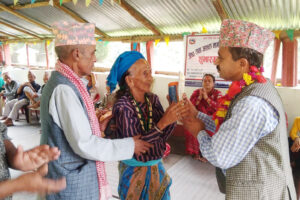लोकप्रसाद बञ्जरा(अक्कल) ले सुरु गरे घरघरमा स्वास्थ्य सेवा