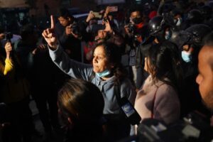 लामिछानेका समर्थकहरूद्धारा सर्वोच्च अदालत अगाडि प्रदर्शन