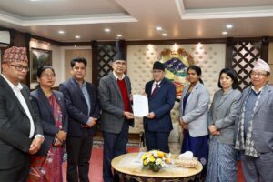 नेकपा एमालेबाट मन्त्री बनेका नेताहरुले प्रधानमन्त्रीसमक्ष राजीनामा बुझाए