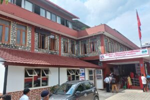 महानगरद्वारा बिज्रकोर्ष र विद्यालय हाता भित्र शैक्षिक सामाग्री बिक्री वितरणमा रोक