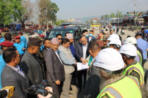 पृथ्वी राजमार्ग विस्तार तथा स्तरोन्नतिको उच्चस्तरीय टोलीद्धारा निरीक्षण