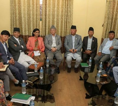 प्रधानमन्त्रीको विवादित अभिव्यक्तिबारे धारणा बनाउन विपक्षी दलको बैठक जारी
